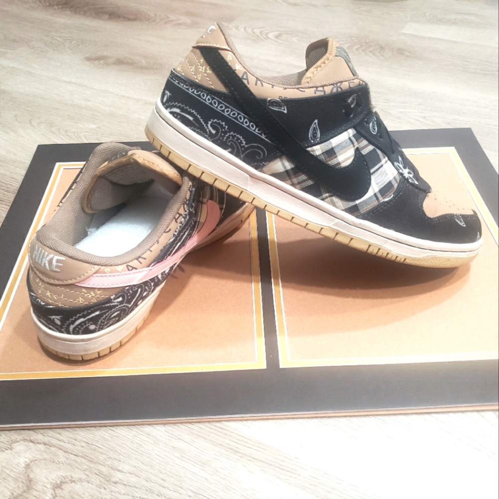 Nike SB Dunk Low Travis Scott